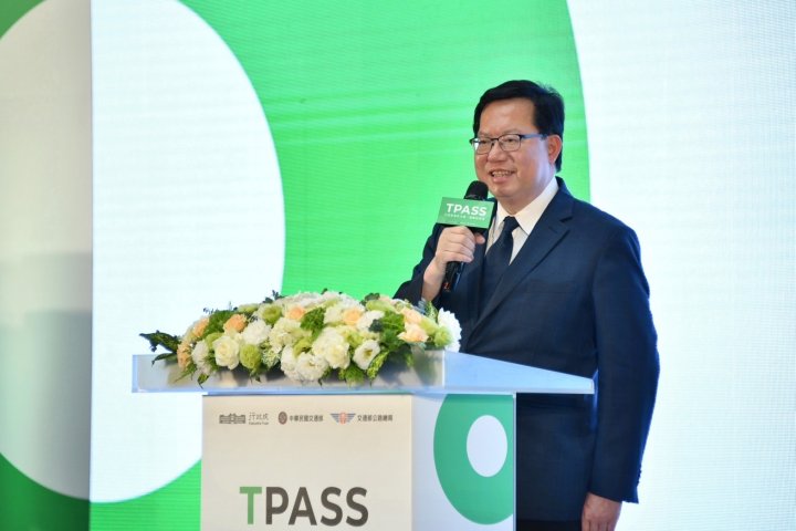 副院長鄭文燦陪同院長陳建仁出席「TPASS行政院通勤月票啟動記者會」