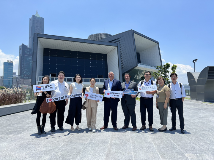 挪威郵輪預計擴大在臺營運，特地從邁阿密來臺由雄獅集團陪同現勘高雄港旅運中心。