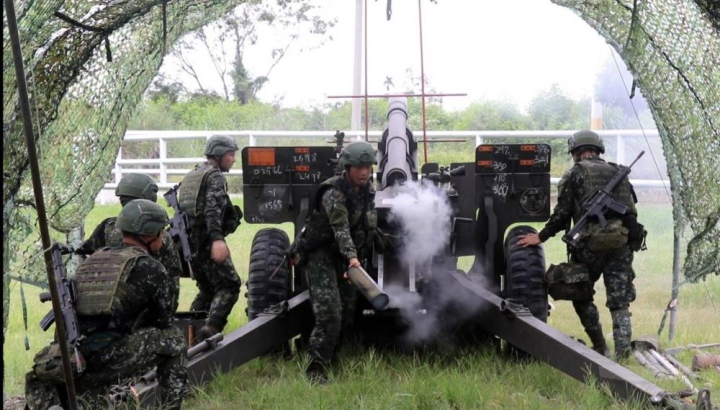 裝甲584旅砲兵營基地期末鑑測實施實彈射擊。（裝甲584旅提供）