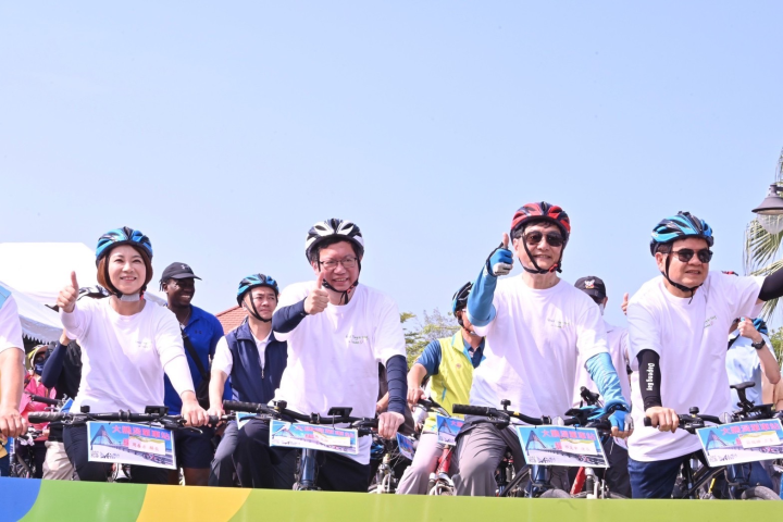 行政院副院長鄭文燦響應聯合國推動世界自行車日活動