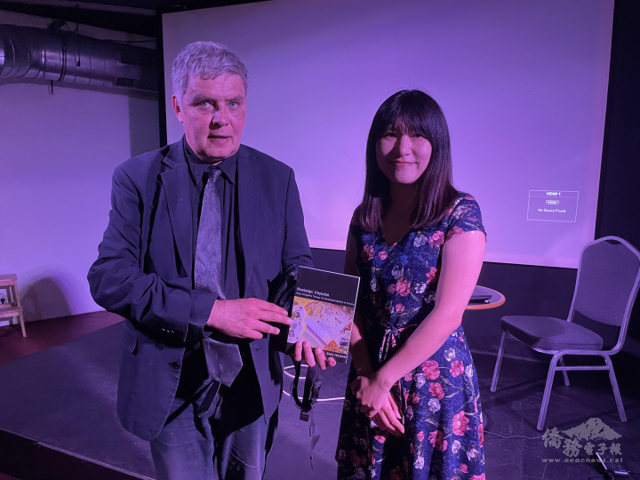 旅德作家郭書瑄（右）於柏林出版新書