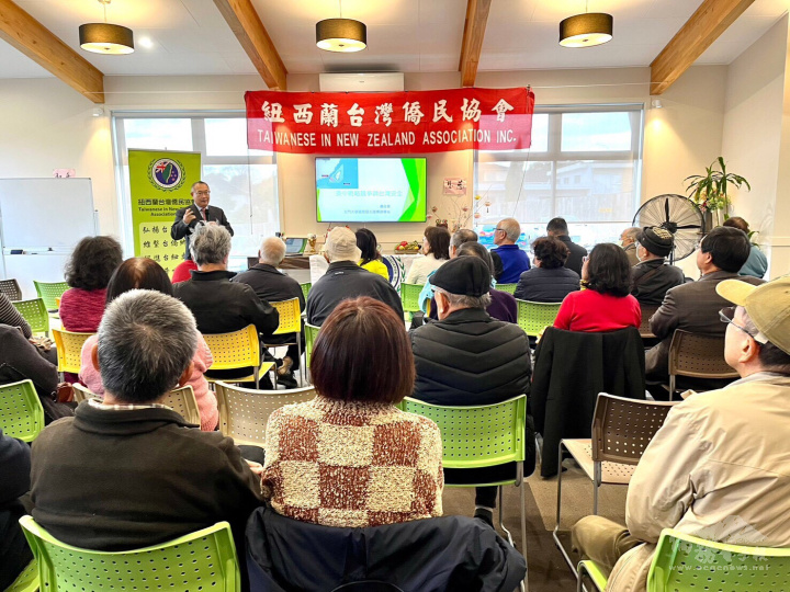 臺僑會員鄉親聆聽盧政鋒剖析美國的對中政策