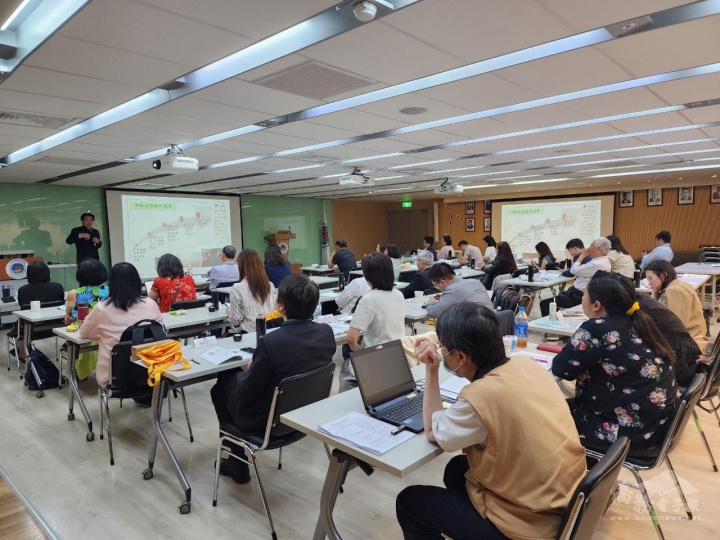 學員們認真聆聽講座，學習新知