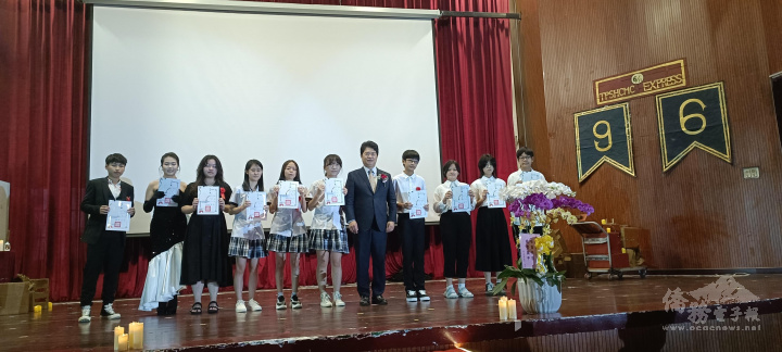 處長韓國耀頒發獎狀