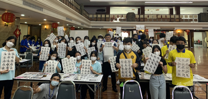 泰國-臺灣(BDI)科技學院副校長李智偉博士教授書法課程