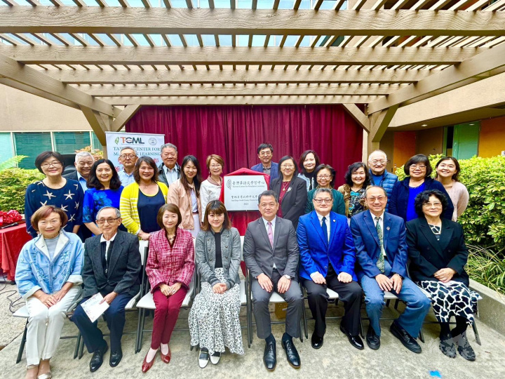 蒞臨貴賓大合照，慶祝揭牌儀式圓滿成功。