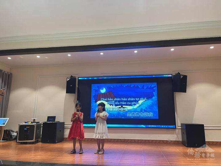 出席餐會的越南小朋友演唱華語歌曲