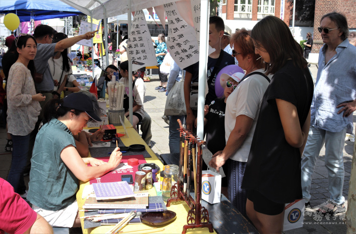 書法區人潮絡繹不絕