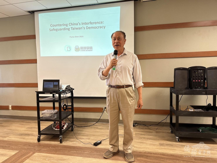 北美洲臺灣人教授協會南加分會楊世良致詞。