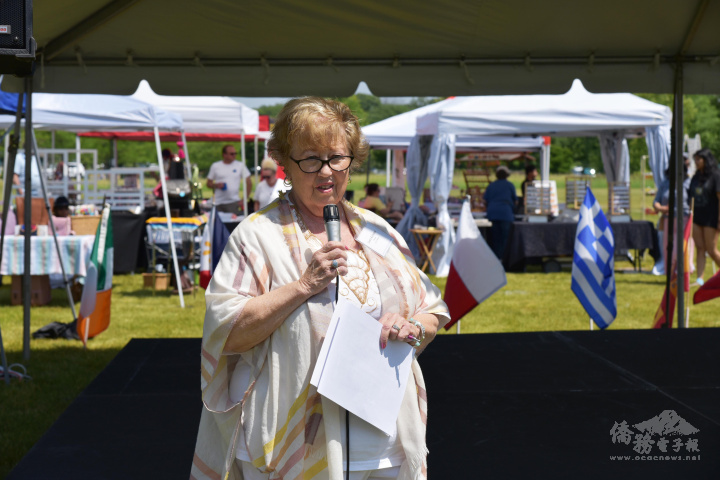 國際藝術文化節由Arts in Bartlett 總裁 Laura Kubaszko主持