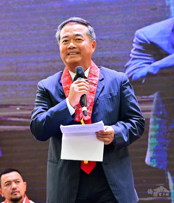 周民淦說，光明大學新大樓的落成，是許多人無私的奉獻造就的功德，為佛光山開創了一個新的里程碑