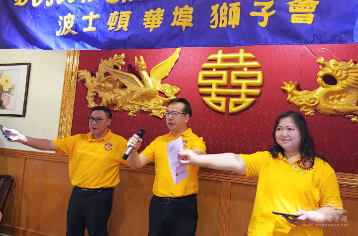 卸任會長李典儒 (中)牽起第一副會長陳國航和會員主席林淑明(右)的手，誦唸獅子祝禱