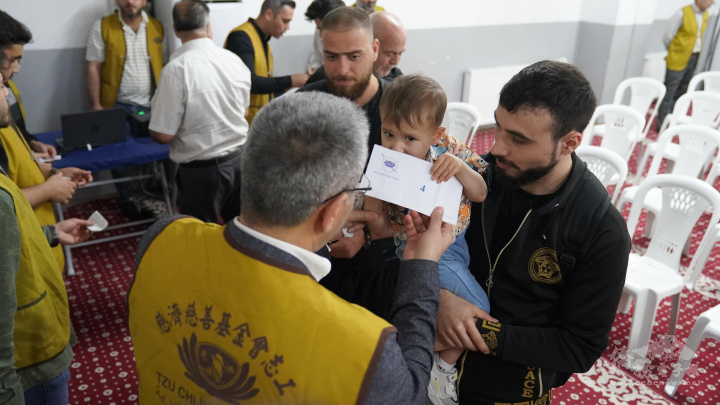 購物卡的發放讓災民的生活得到及時的幫助