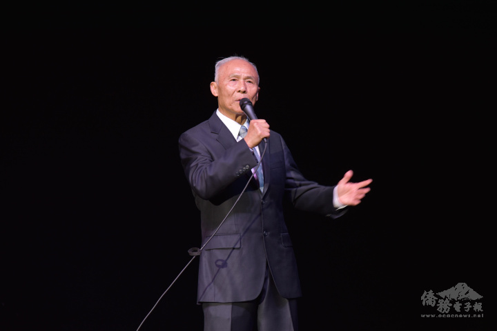 林敬賢致詞表演是為了慶祝臺灣傳統週，他感謝嘉賓的光臨、感謝大家的欣賞