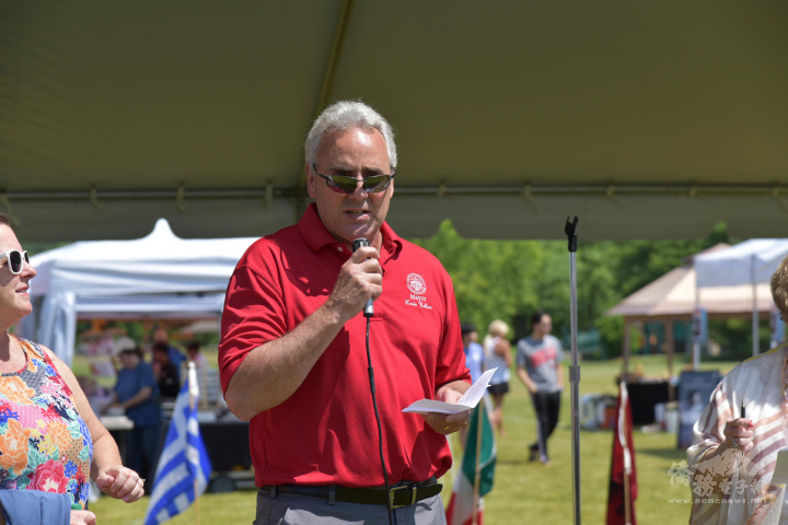 Wallace致歡迎詞指出通過分享藝術作品、獨特的音樂、民歌和民族舞蹈來慶祝社區所有不同的文化