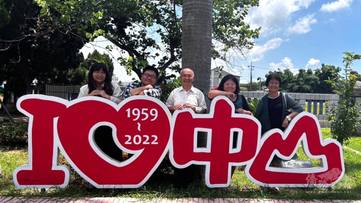 鳳興書院師長們參訪姊妹校合影留念