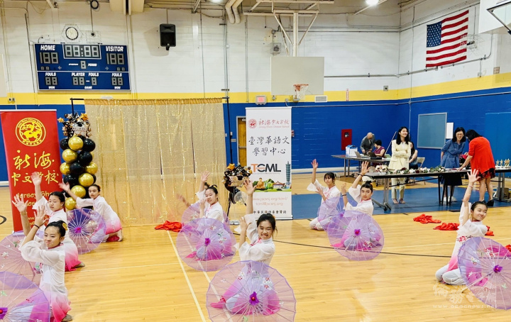 新海中文學校跳舞班表演