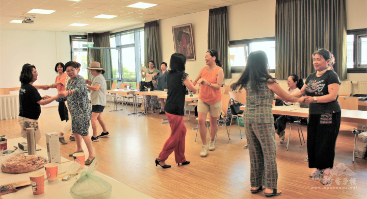 法蘭克福臺德婦女會會員們共舞Jive拉丁舞