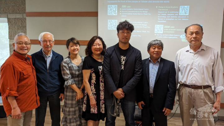 柑縣臺灣人公共事務會與北美洲臺灣人教授協會南加分會6月17日舉辦專題講座。右起主辦人楊世良及鄭學成、主講人沈伯洋、僑務諮詢委員黃河芬、橙僑中心主任蕭蓓如。