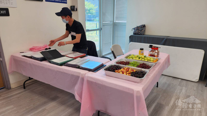 活動內容有安排茶水點心外，還有卡拉OK歡唱服務