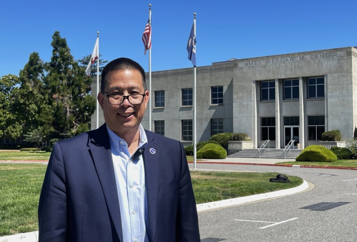 艾姆斯研究中心主任杜龍蓀（Eugene Tu）出生美國，父母早期從台灣移民美國深造發展，他擁有加大柏克萊分校機械工程學士、史丹佛大學航空航天工程碩士和博士學位，現為領導NASA技術革新的關鍵人物之一。