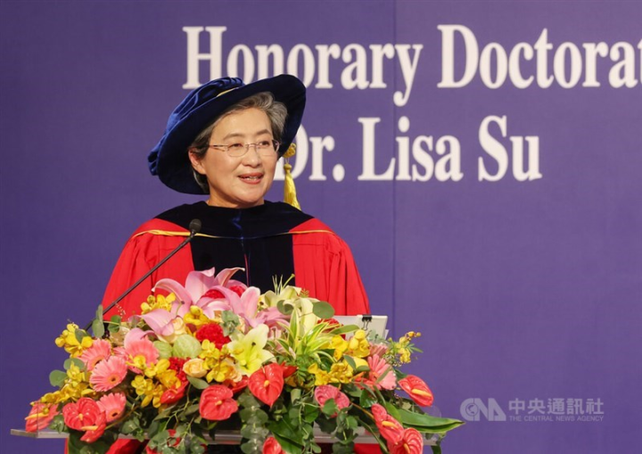 Visiting AMD CEO Lisa Su delivers her speech at National Yang Ming Chiao Tung University in Hsinchu while attending a ceremony held to grant her an honorary doctorate by the school. CNA photo July 20, 2023