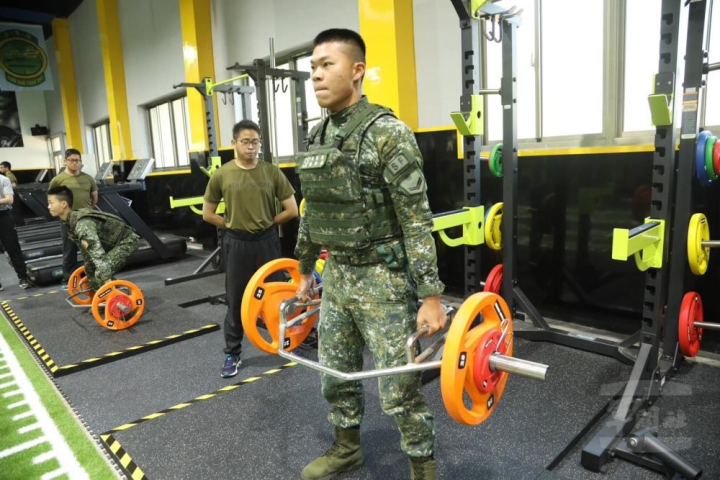 特指部整建健身工坊，倡導運動科學。（特指部提供）