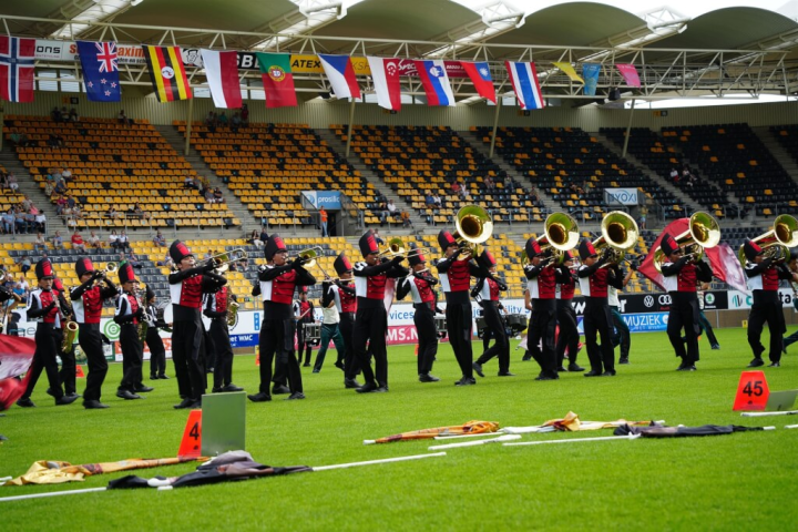 2022年世界音樂大賽，由建國中學樂旗隊與未入學學弟、已畢業學長、北一女中等友校組成的「建中樂旗聯隊」以92.23分拿下戶外行進管樂項目甲組季軍。（建國中學樂旗隊提供）