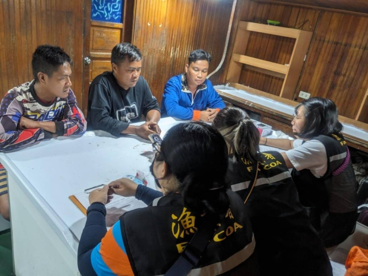 臺灣漁業署派遣4名檢查人員遠赴斐濟共和國之蘇瓦港實施漁業勞動檢查，檢查港內我國籍漁船並訪談外籍船員，以提升保障船員的權益