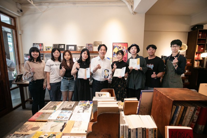 副總統與出席人員合影