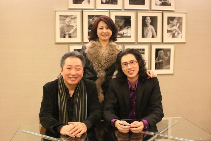 台灣國際吉他藝術節8月復辦，藝術節藝術總監劉士堉（前右）表示，今年將再度邀請日本吉他大師福田進一（前左）訪台參加藝術節。（台灣國際吉他藝術節提供）