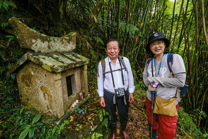 千里步道協會執行長周聖心（右）說，走在古道上，俯拾皆是台灣生活和文化意象。