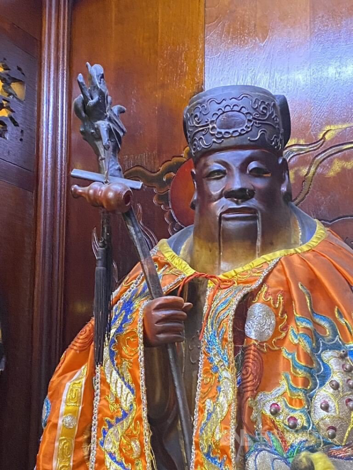 台南市北區大觀音亭所供奉月老耳厚唇厚，被稱為「闊嘴月老」，據傳擅長說媒，為府城4大月老之一。