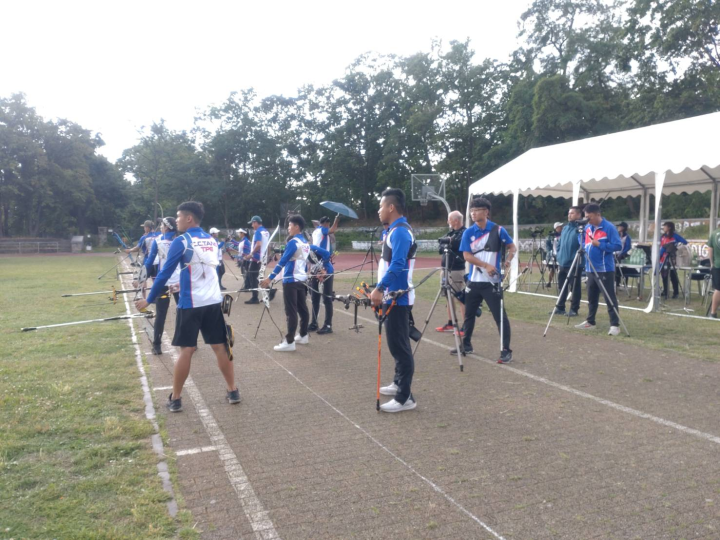 射箭反曲弓代表隊教練劉展明、選手湯智鈞、蘇于洋、戴宇軒移地訓練情形。