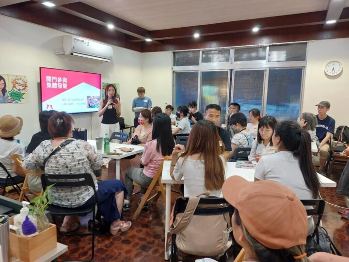 南洋台灣姊妹會獲第12屆總統文化獎「人道奉獻獎」，協會前身是1995年在美濃成立的「外籍新娘識字班」，多年來透過社會運動、記者會、各式文化行動，讓婚姻移民權益獲得更多重視及保障。（南洋台灣姊妹會提供）