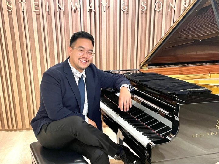 台裔即興鋼琴家柯慶恩（George Ko）出生在美國加州，近期首度返台並將舉行脫口秀快閃音樂會，希望能讓古典音樂被更多人喜歡。