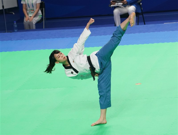Taiwan martial artist Hu Tzu-hsuan at the women's individual poomsae. Photo courtesy of Chinese Taipei University Sports Federation July 29, 2023