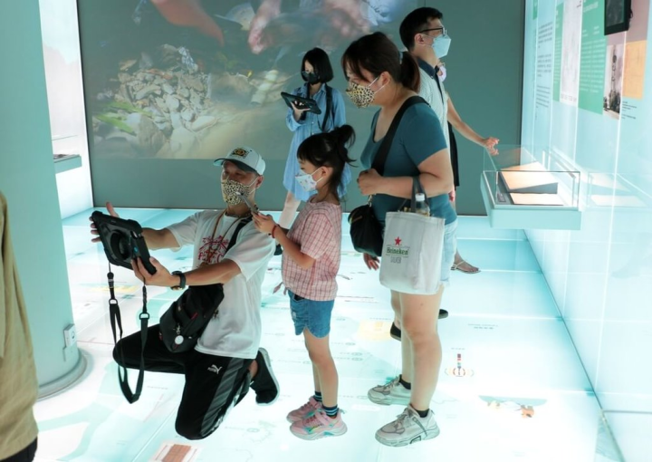 2023年DNA巴黎設計大獎（DNA Paris Design Awards）日前公布得獎名單，頑石公司與高雄市立歷史博物館合作打造的「看透大高雄 5G XR智慧導覽系統」榮獲平面設計類互動設計優勝獎，高史博也是互動設計類別內全球唯一獲獎的博物館機構。（高雄市立歷史博物館提供）
