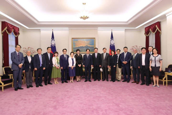 副總統與「日本故前首相安倍晉三夫人安倍昭惠女士訪臺團」合影