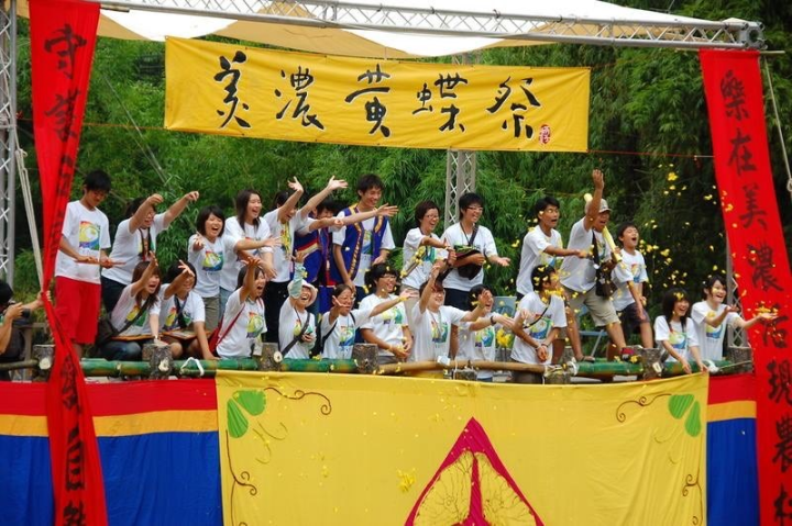 People pose for photographs at Meinong Yello Butterfly Festival in Kaohsiung on Saturday. Photo courtesy of Chang Hui-chun