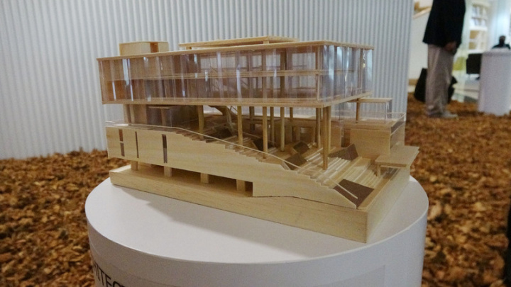 台泰共同主辦的建築主題展「大地無限：泰國台灣當代建築展」18日在曼谷藝術文化中心正式開展，圖為泰國參展作品The Commons Thonglor的模型。