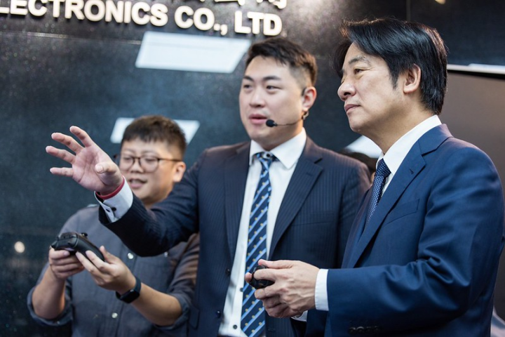 賴清德副總統18日上午參訪「凱銳光電股份有限公司」