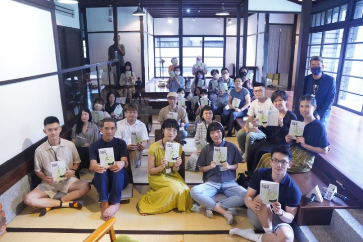 第一排左起：鄭博元、郝方竹、班與唐、留婷婷、主持人盛浩偉；第二排左2蔡介庭、左3童育園