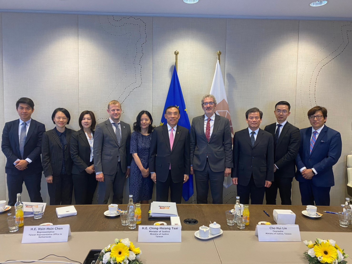 蔡部長訪團與Eurojust對外關係處前後任主席José de la Mata Amaya 及Lukáš Starý於會後合影留念