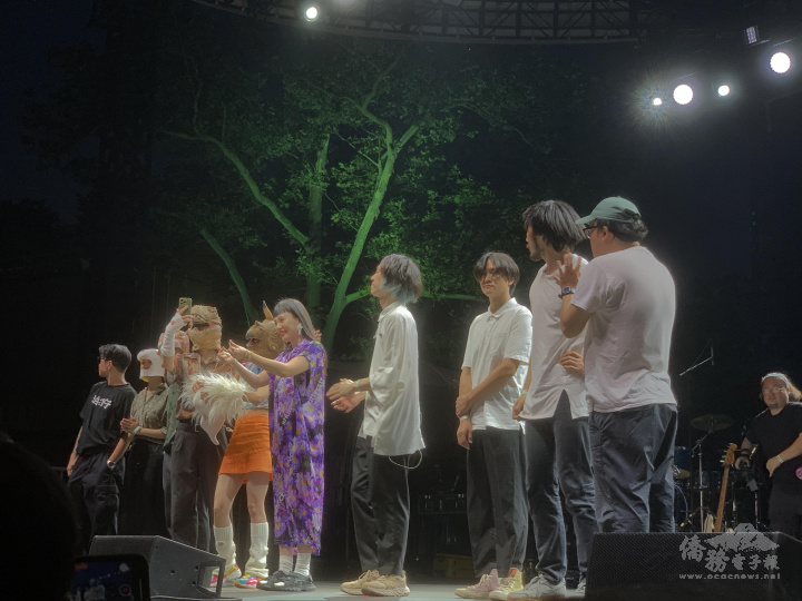 所有表演者上臺表達感謝