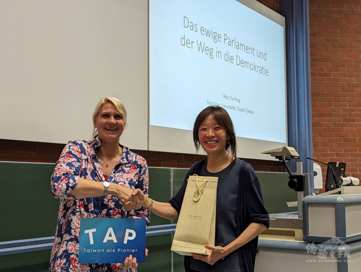 第二場由許友芳博士主講