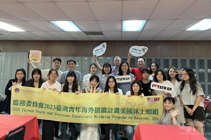 楊崇肯帶領學員參觀亞洲化學廠房