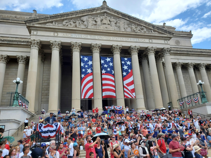 華府遊行現場人潮滿滿
