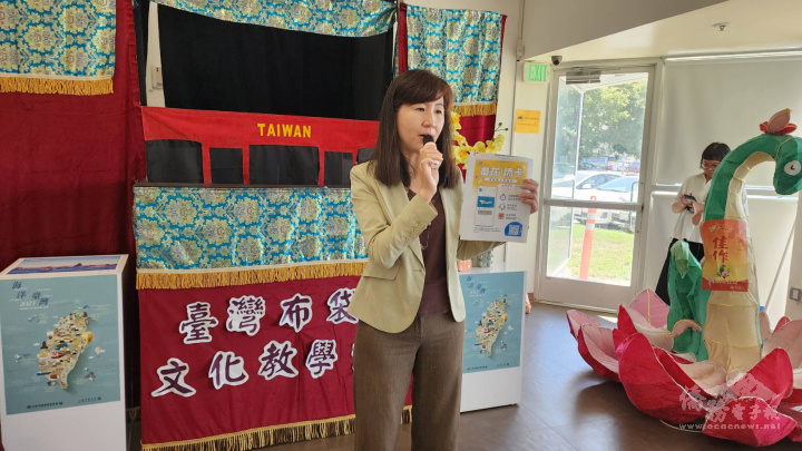 金山灣區文教中心主任莊雅淑介紹十月慶典活動