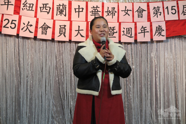 紐西蘭中華婦女會會長曾嘉彤歡迎大家到來